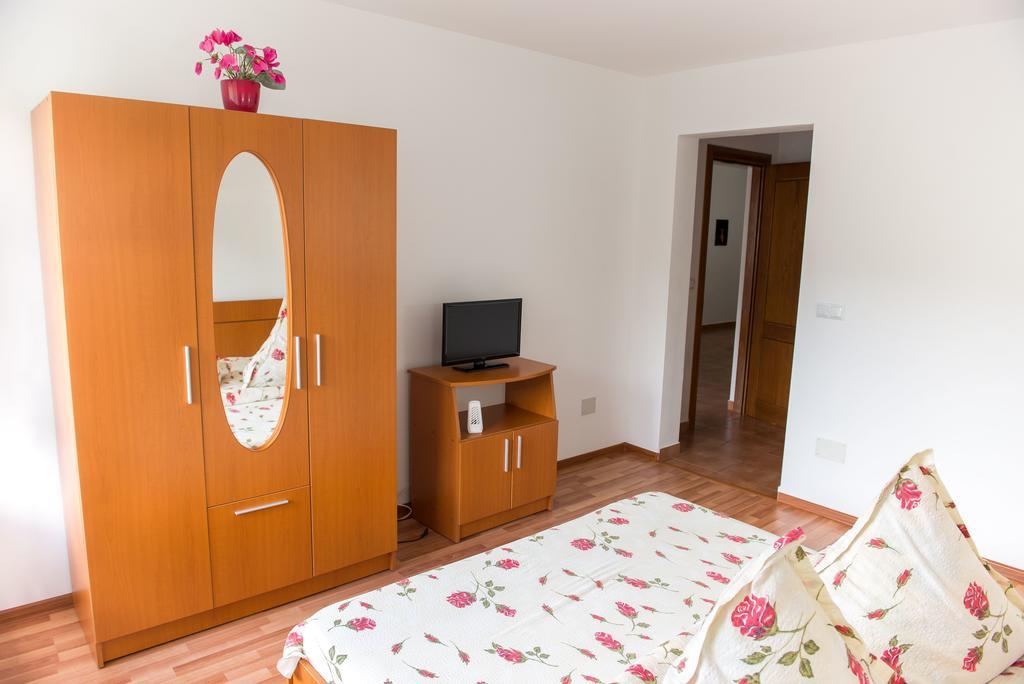 Hotel Casa Andreea Sucevita Exterior foto